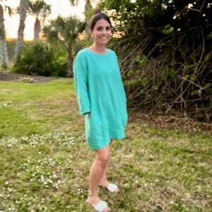 BRYN WALKER 100% Linen Dress with pockets. Beautiful green color. Size Small